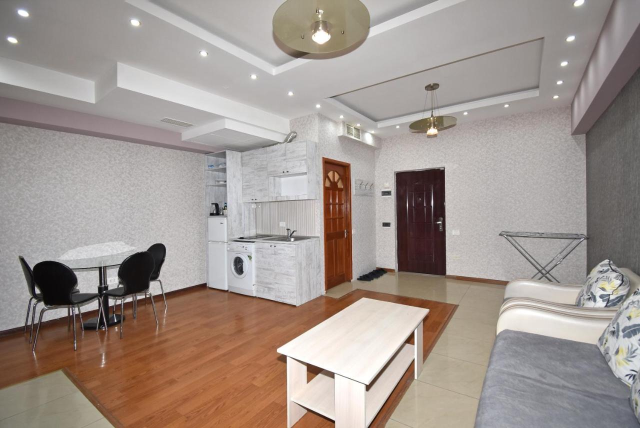 Armenak Apartment No 8, Abovyan Street Ereván Exterior foto
