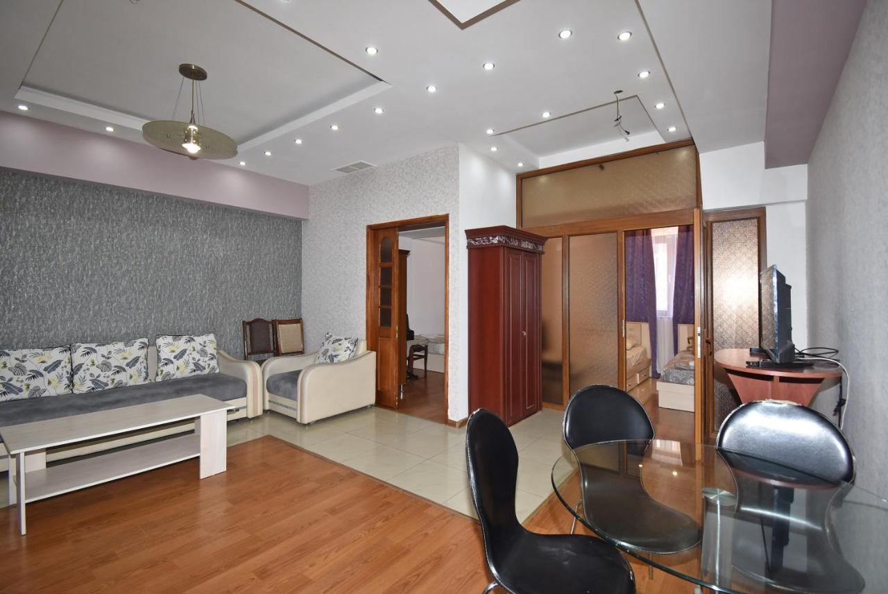 Armenak Apartment No 8, Abovyan Street Ereván Exterior foto