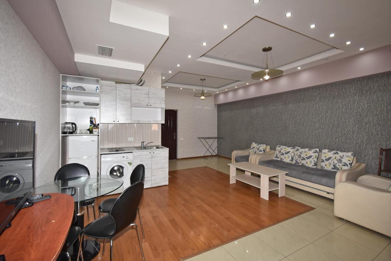 Armenak Apartment No 8, Abovyan Street Ereván Exterior foto