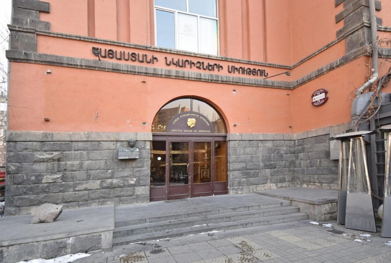 Armenak Apartment No 8, Abovyan Street Ereván Exterior foto