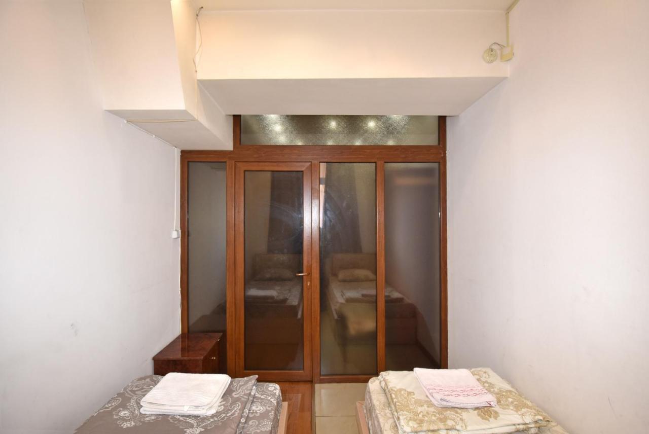 Armenak Apartment No 8, Abovyan Street Ereván Exterior foto
